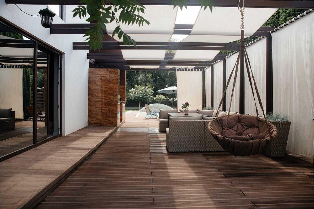 Продаж будинку з басейном та готовим для проживання у Вовчинцях