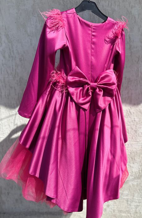 Продаж суконь на випускний