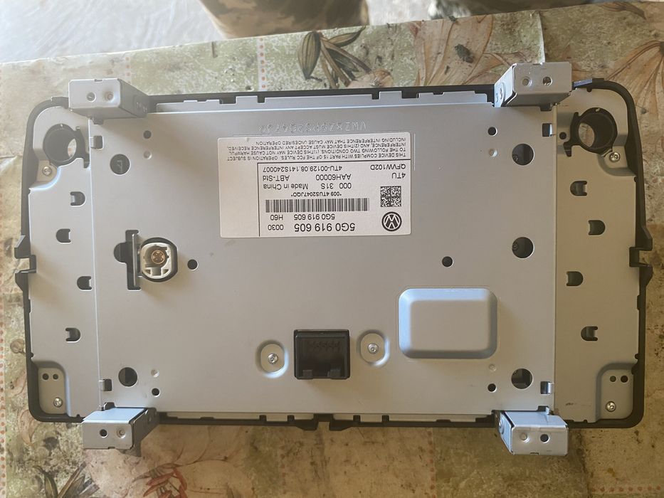 Продам штатну автомагнітолу на гольф 7