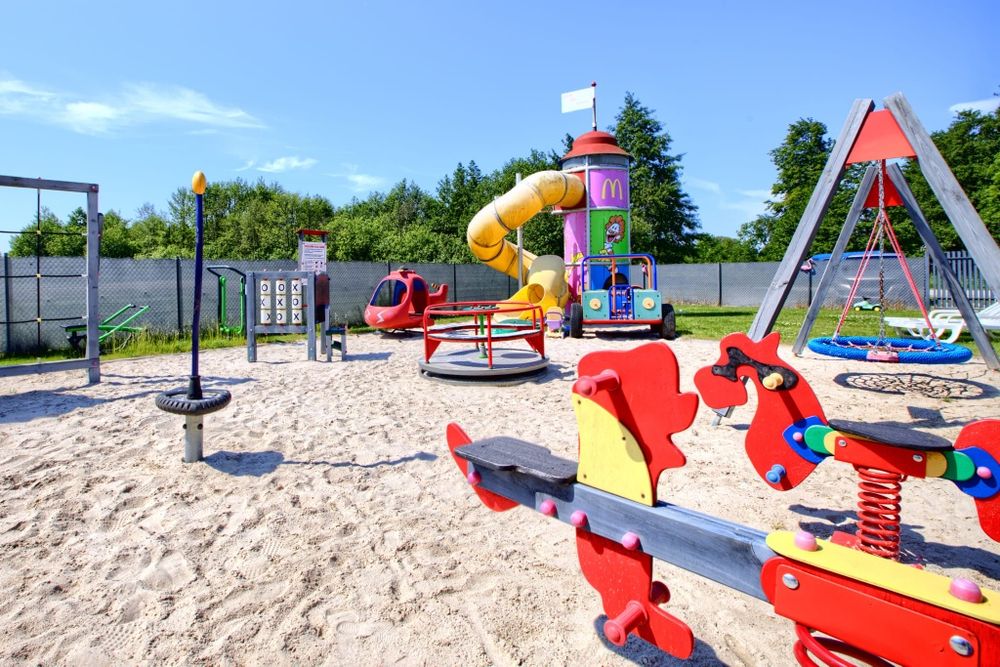 Domki Wakacje nad morzem Sarbinowo plac zabaw