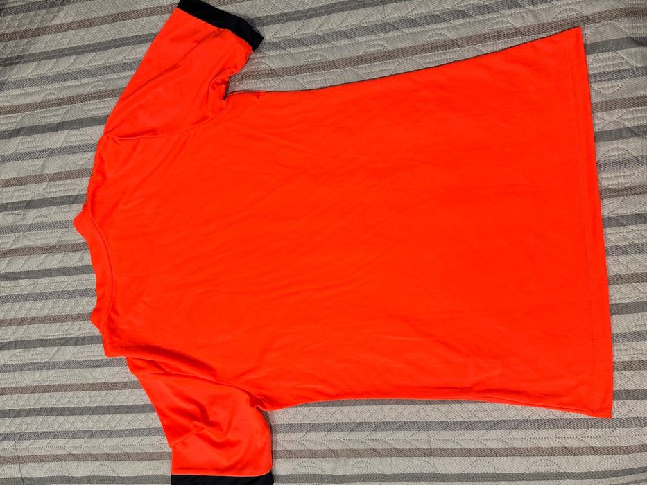 Tshirt. Arbitro laranja lacatoni