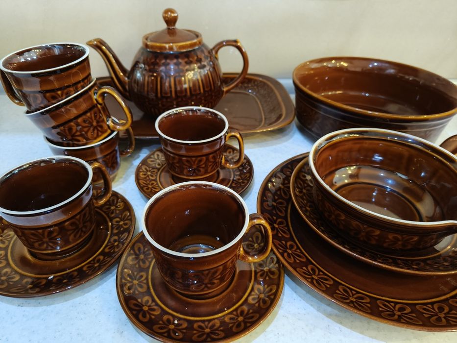 Zestaw ceramiki PRL – brązowy komplet kawowy / obiadowy vintage