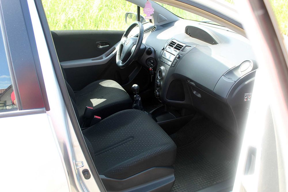 Toyota Yaris.Piekne auto w super stanie.Bezwypadkowy