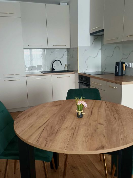 Nowe mieszkanie 2 pokoje z miejscem postojowym, internetem i kablówką