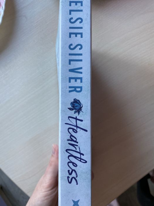 Книга англійською «Heartless» Elsie Silver