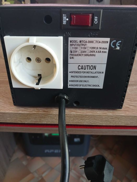 Стабілізатор напруги POWERCOM TCA-2000 220 В - 1кВт