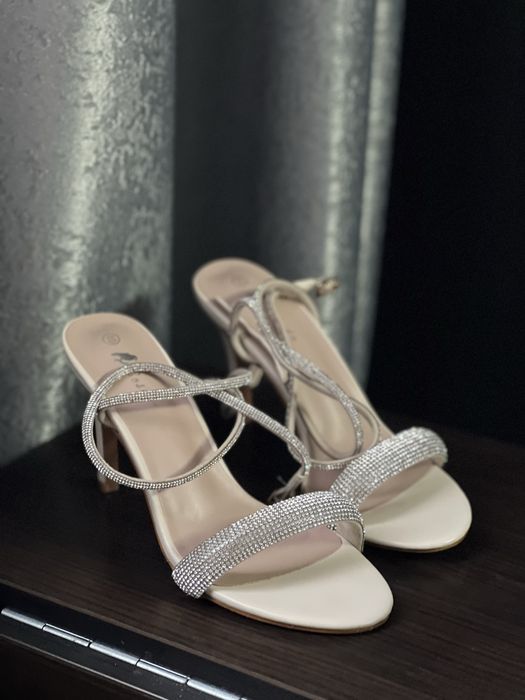 Туфлі,Босоніжки в ідеальному стані