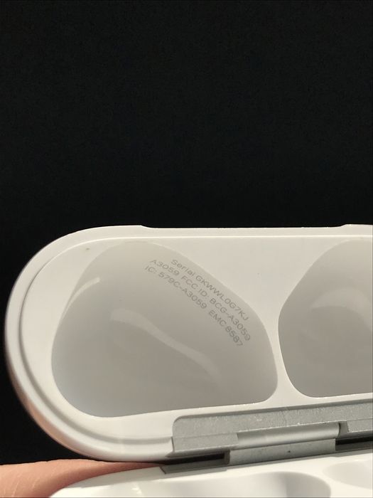 Кейс Airpods 4 ANC original Б/У: 2 082 грн. - Аксессуары для