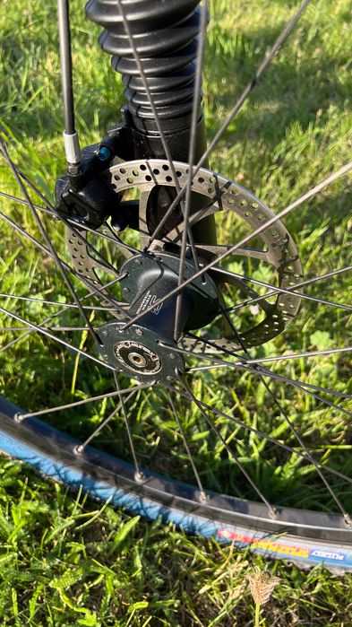 Rower na najlepszych podzespołach Cannondale lefty.