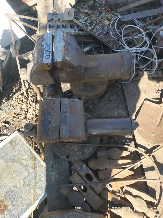 Тиски . Лещата . Лещата слесарні