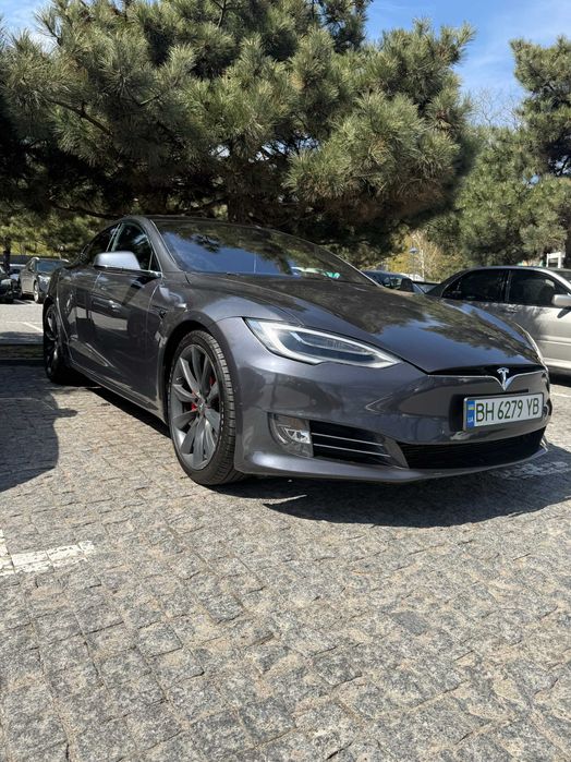 Tesla Model S Performance 2016