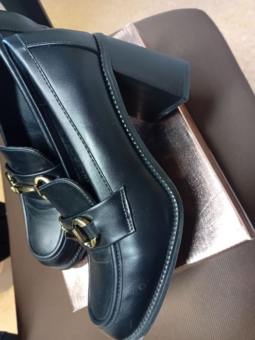 Półbuty czarne na obcasie