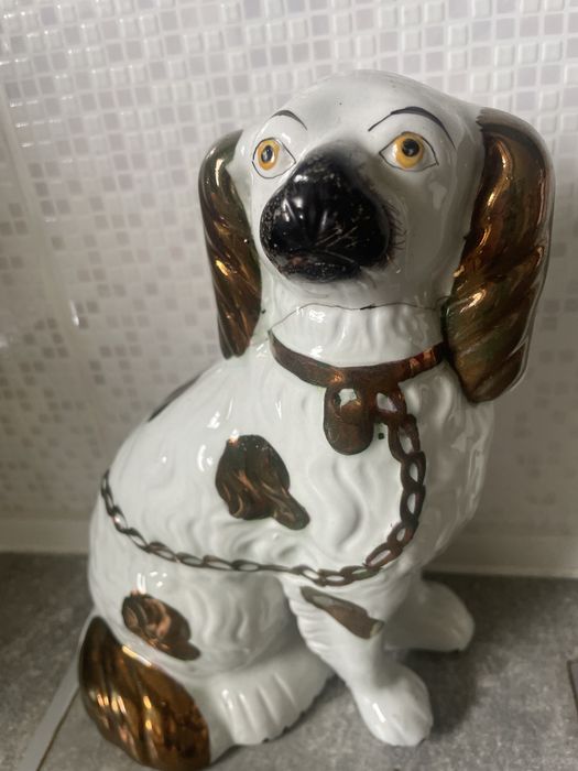 Stary pies Staffordshire | Figurka ceramiczna vintage | Angielski piesek kominkowy