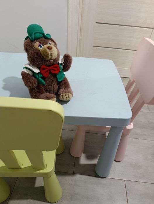 Столик і 2 стільчики IKEA +  подарунок іграшка