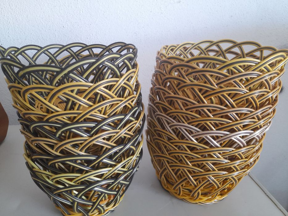 Cestos do pão em plástico