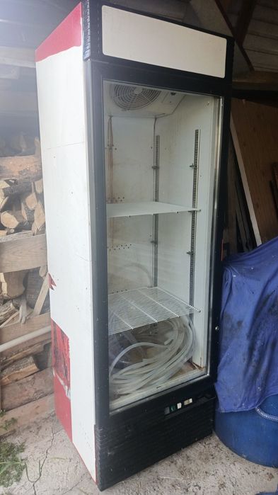Продам холодильну вітрину