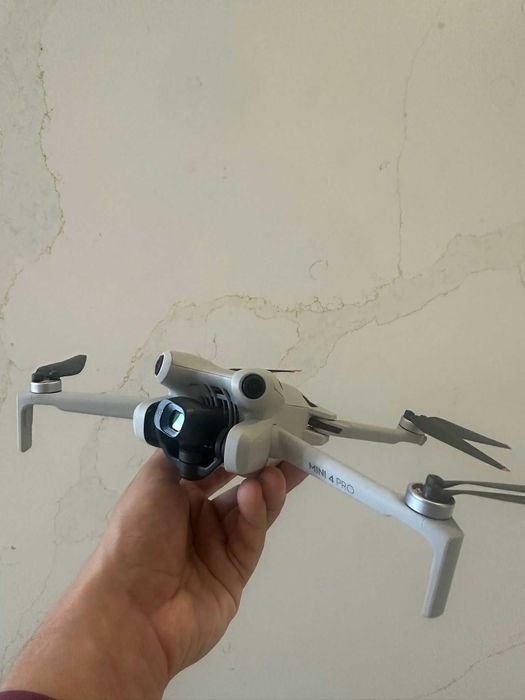 DJI Mini 4 Pro Fly More Combo (Muito pouco uso)