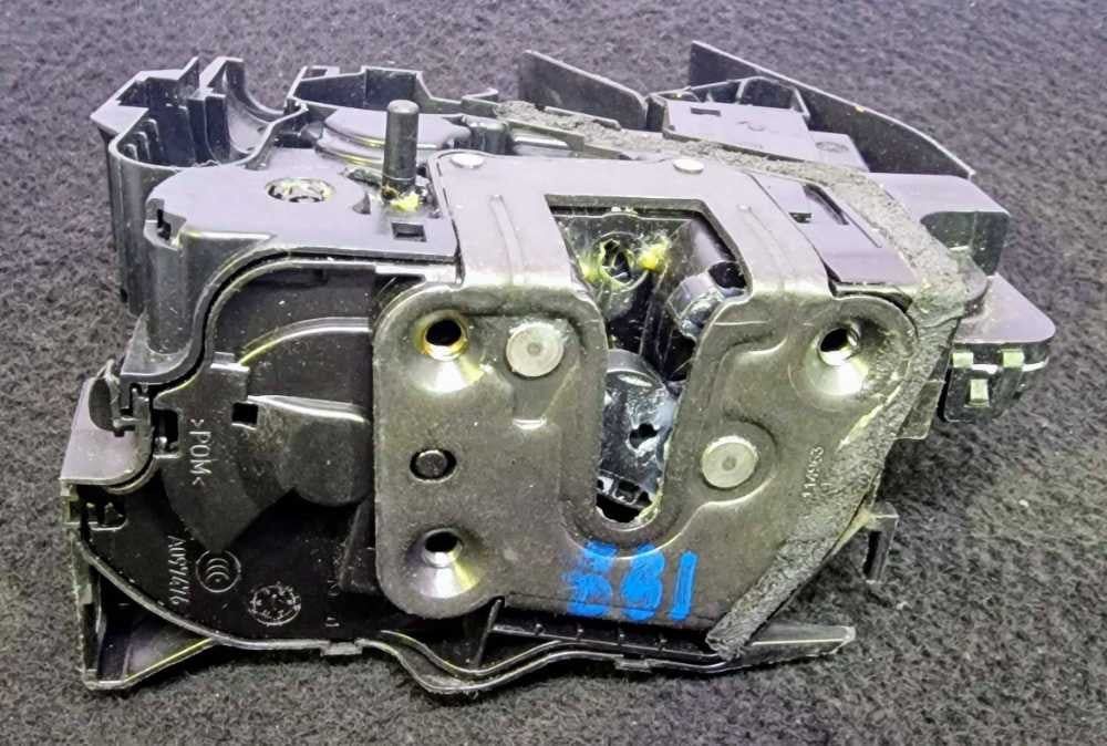 Fechadura / Fecho Porta Trás Direito 825025227R - RENAULT MEGANE IV Hatchback