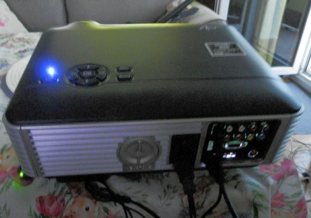 Projektor led nowy z tv