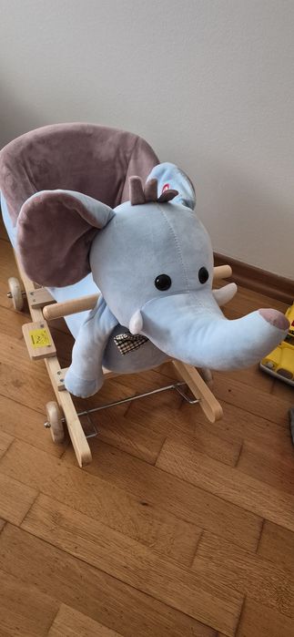 Baloiço elefante. Musica.