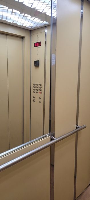 Продам 3 кім. квартиру в центрі біля метро Золоті Ворота