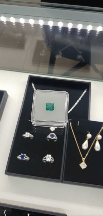 Продам Изумруд новый . Природный. 0.81 крт.