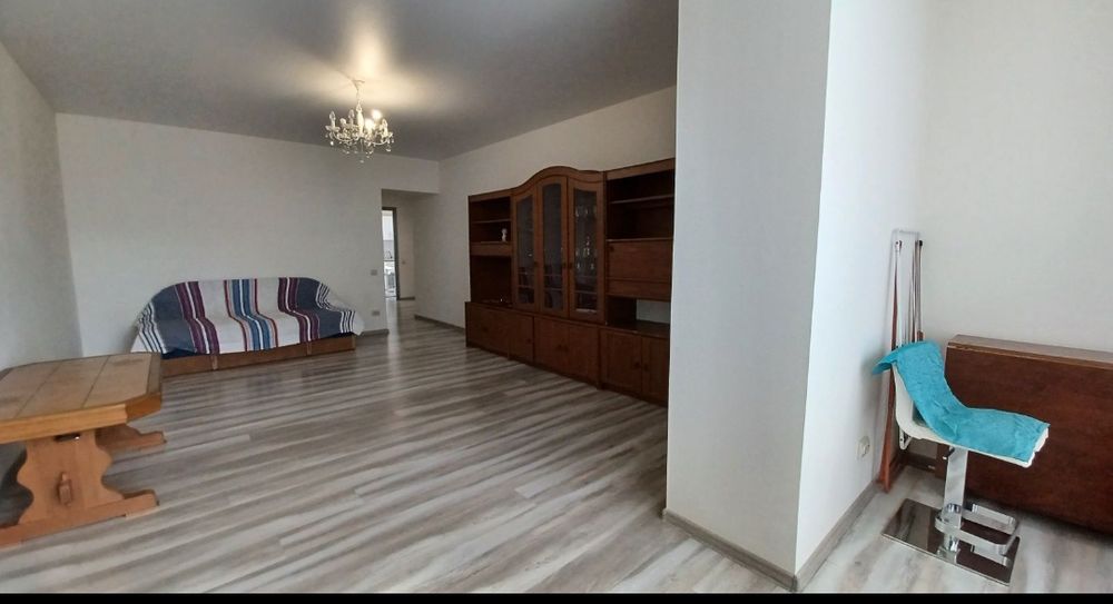 Здається 2х км в центральній частині!!!