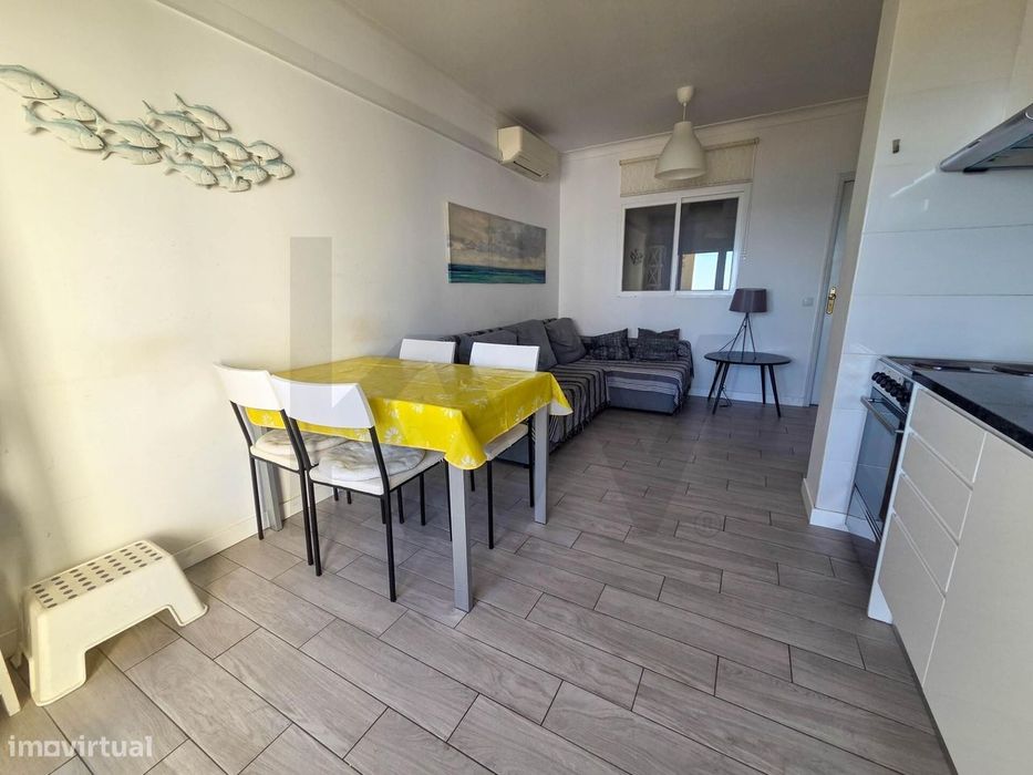Apartamento T1+1 com vista para o mar, a 3 minutos a pé da Praia da Ro