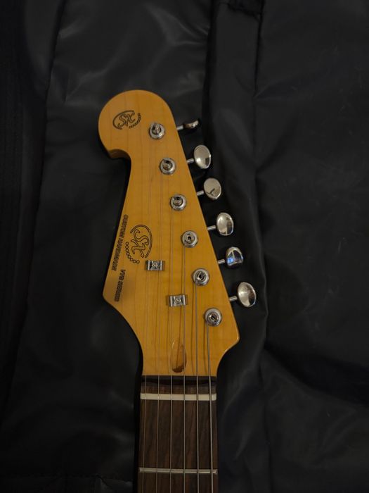 Guitarra Elétrica Canhoto + Amplificador + Capa – Excelente Estado