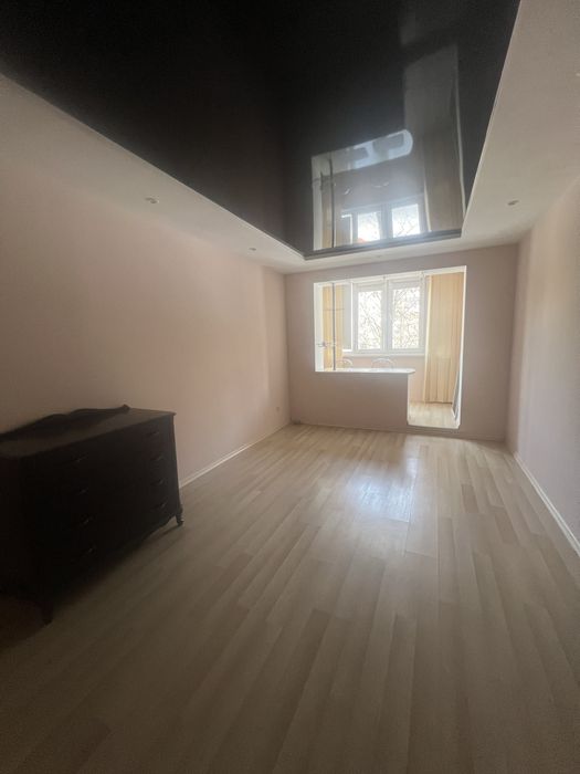 Продам 2 кімнатну квартиру 5-Зарічний будинок 25.