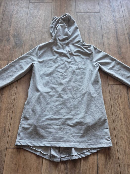 Cienkka bluza damska z kapturem