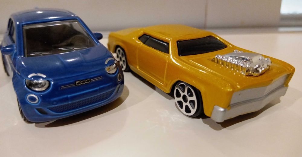 Hot Wheels e outros - 14 carros - Lote ou carros isolados