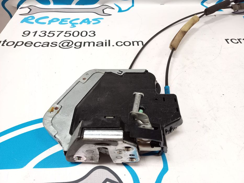 FECHO FECHADURA PORTA FRENTE FRONTAL DIREITA A046693 TOYOTA AVENSIS