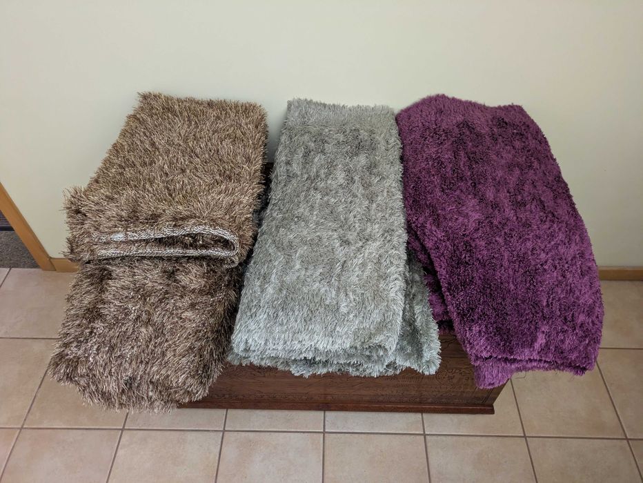 Tapetes (cinzento, roxo, castanho)