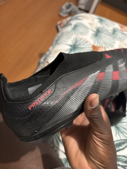 Chuteira adidas predator
