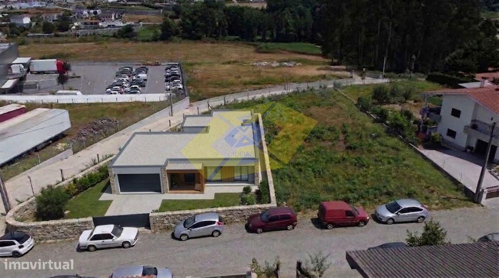 Terreno em Felgueiras com 750 m2 para construção