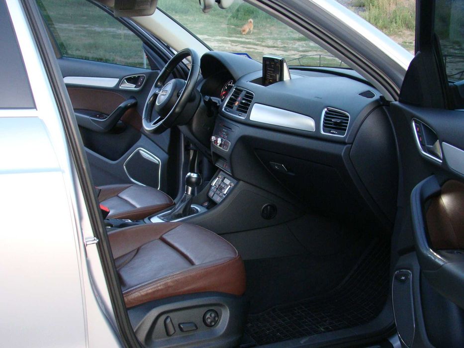 Продам  AUDI  Q3