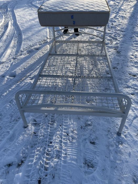 Ліжко металеве з матрасом