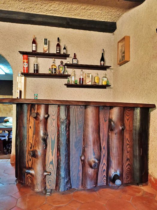 Mobília rústica de madeira maciça