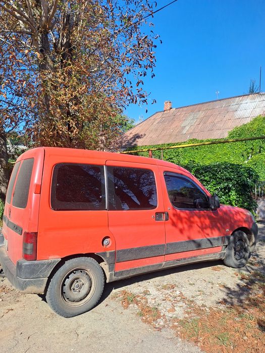 Машина Citroen Berlingo ситроен