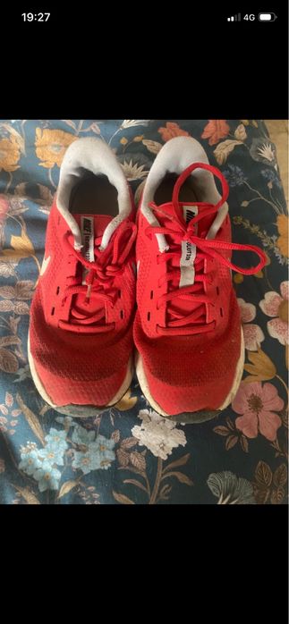 Tenis de homem n 37 em bom estado em vermelho