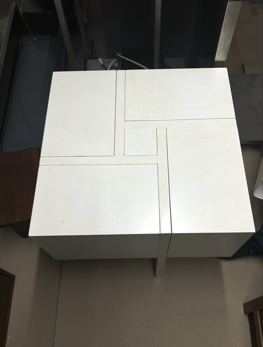 Mesa de apoio lacada