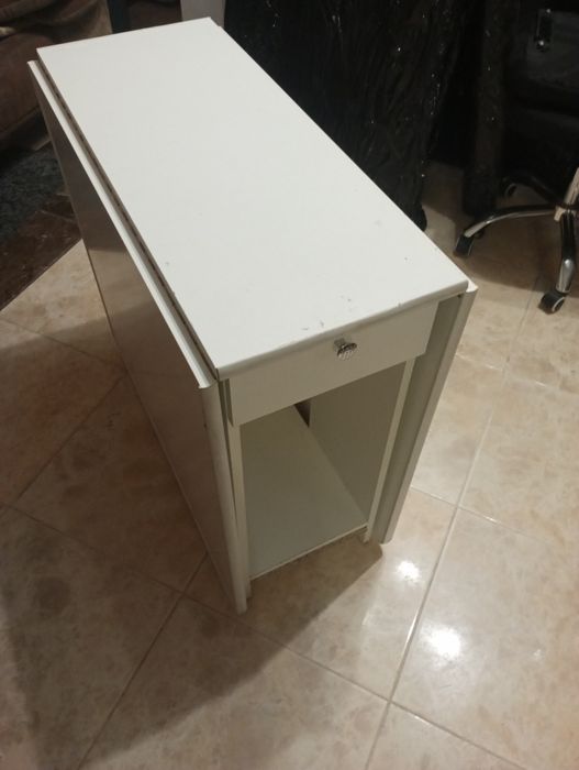 Терміново по ліквідації магазину продаються стелажі торгові,полиці