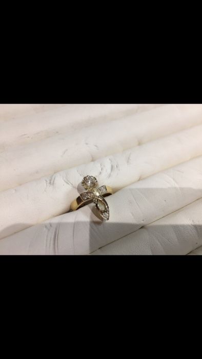 Pierścionek złoto diamenty