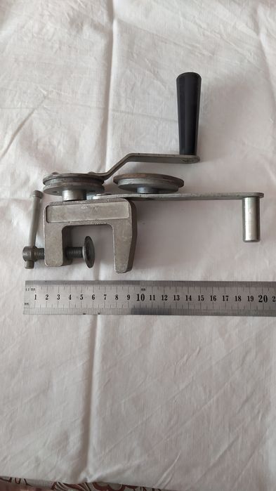 Настольная раскаточная  машинка