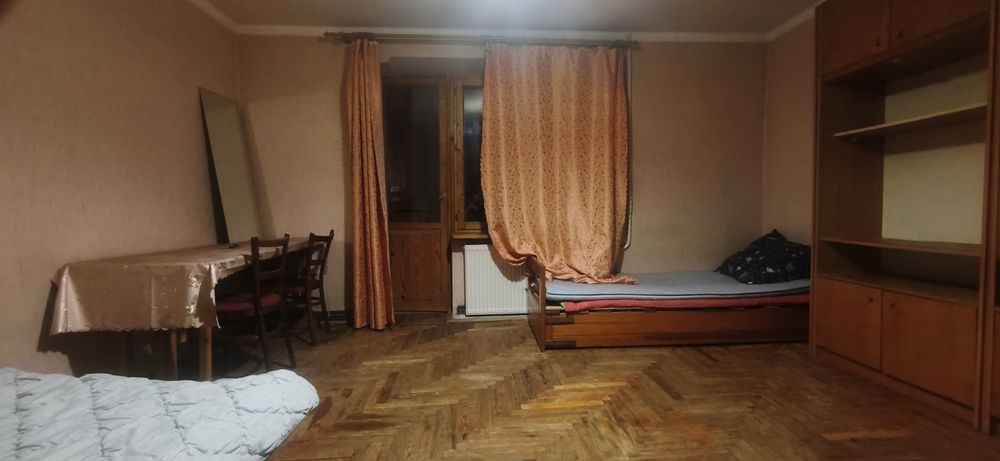 КІМНАТА  або Місце в кімнаті для  однієї  або двох  осіб.  р-н Пасічна.