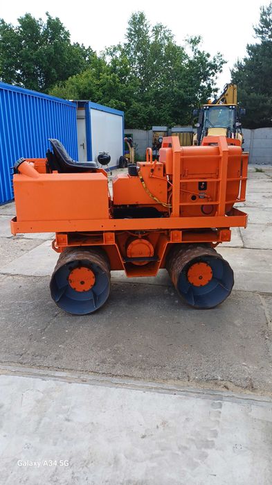 Walec do wykopów RAMMAX RW 2400