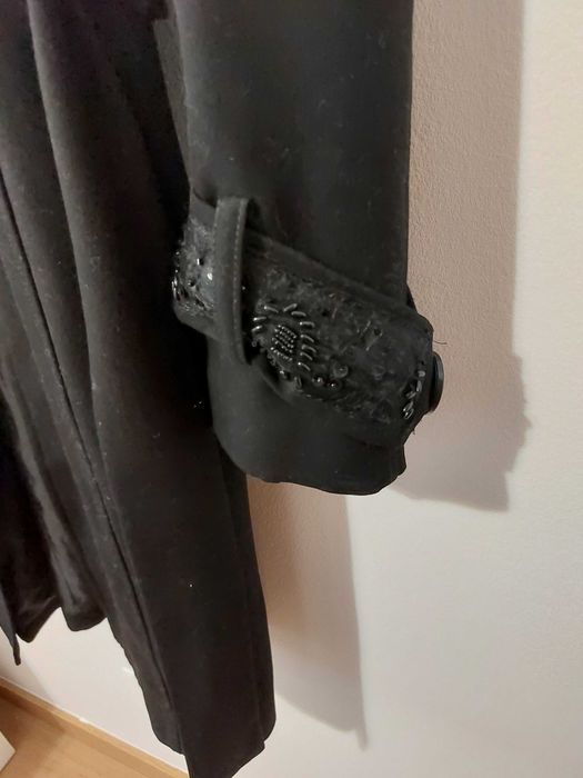 Casaco preto meio comprido