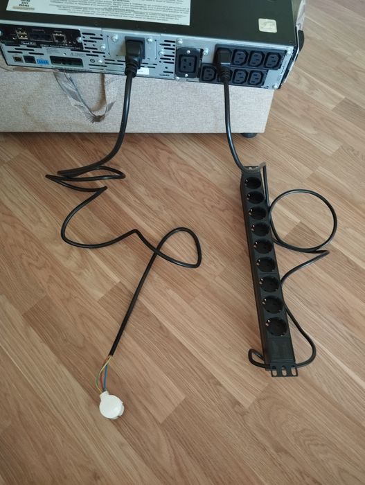 APC SMX2200RMHV2U — ДБЖ Smart-UPS X 2200 ВА, у стійковому/вертикальном
