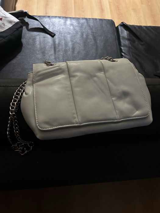 Mala de mulher branca